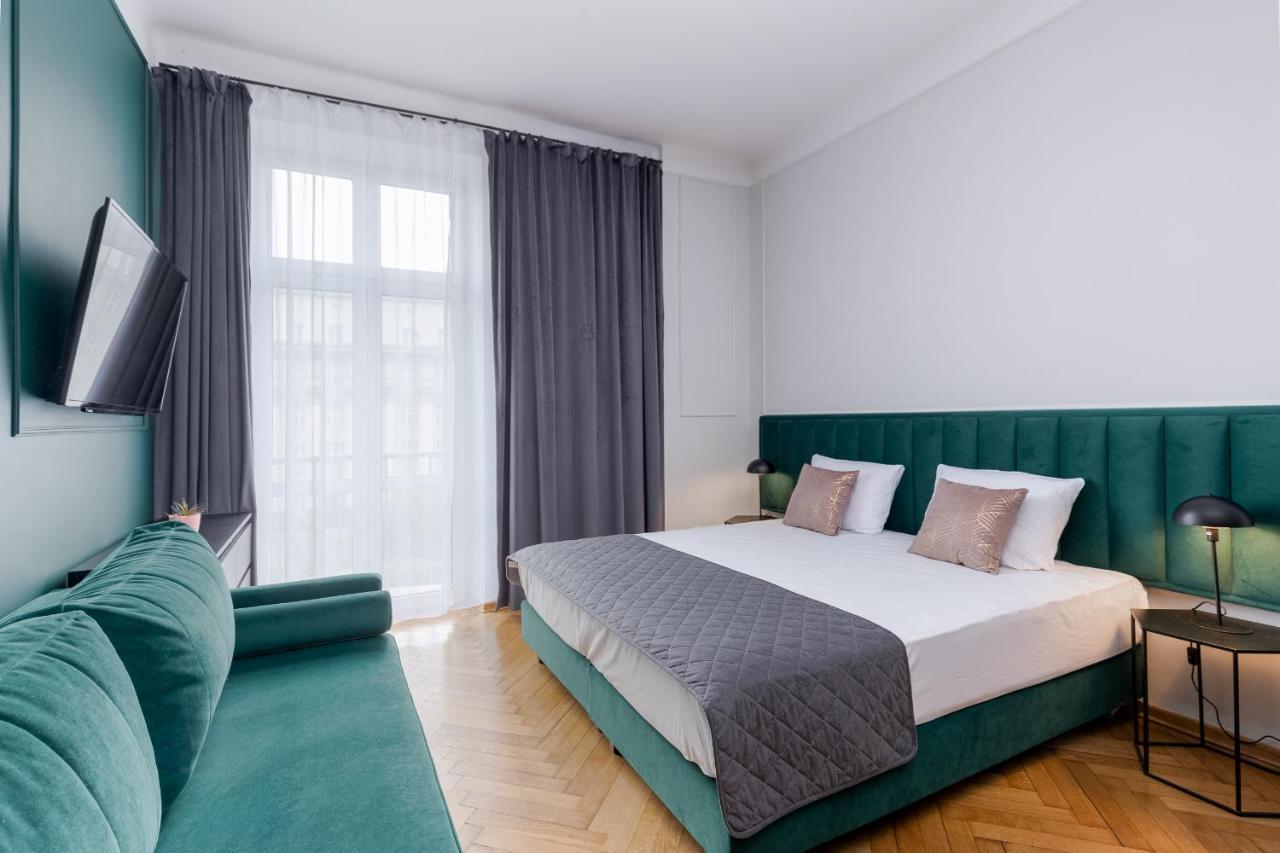 Deluxe Studio Apartment Balcony City View