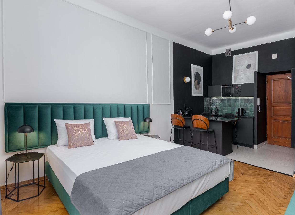 Deluxe Studio Apartment Balcony City View