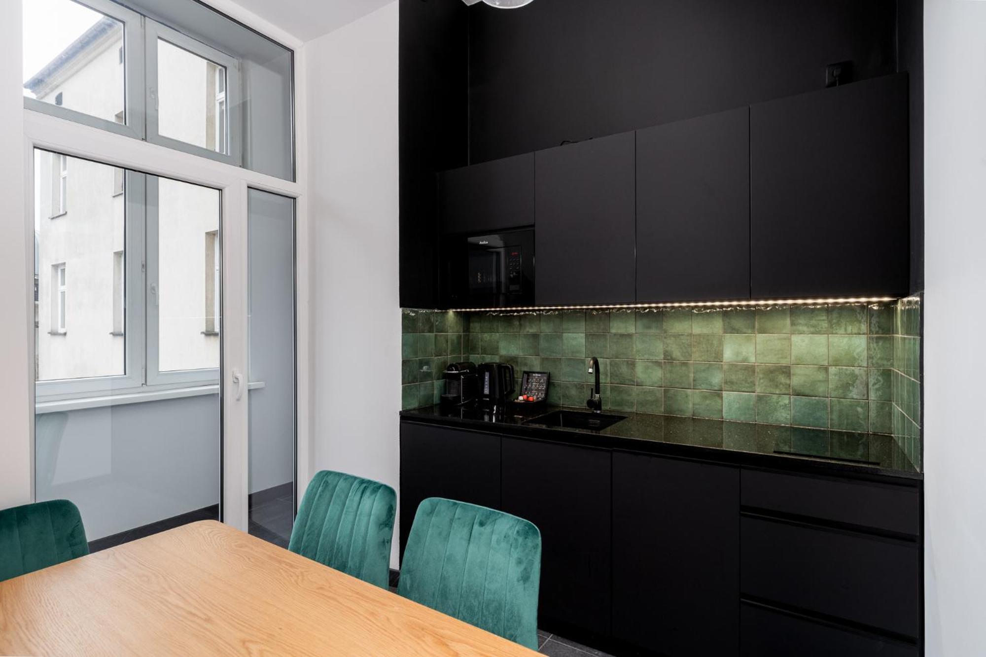 Deluxe One-Bedroom Apartment