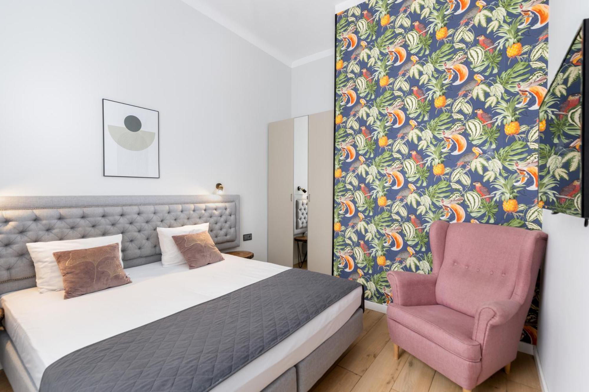 Superior One-Bedroom Apartment